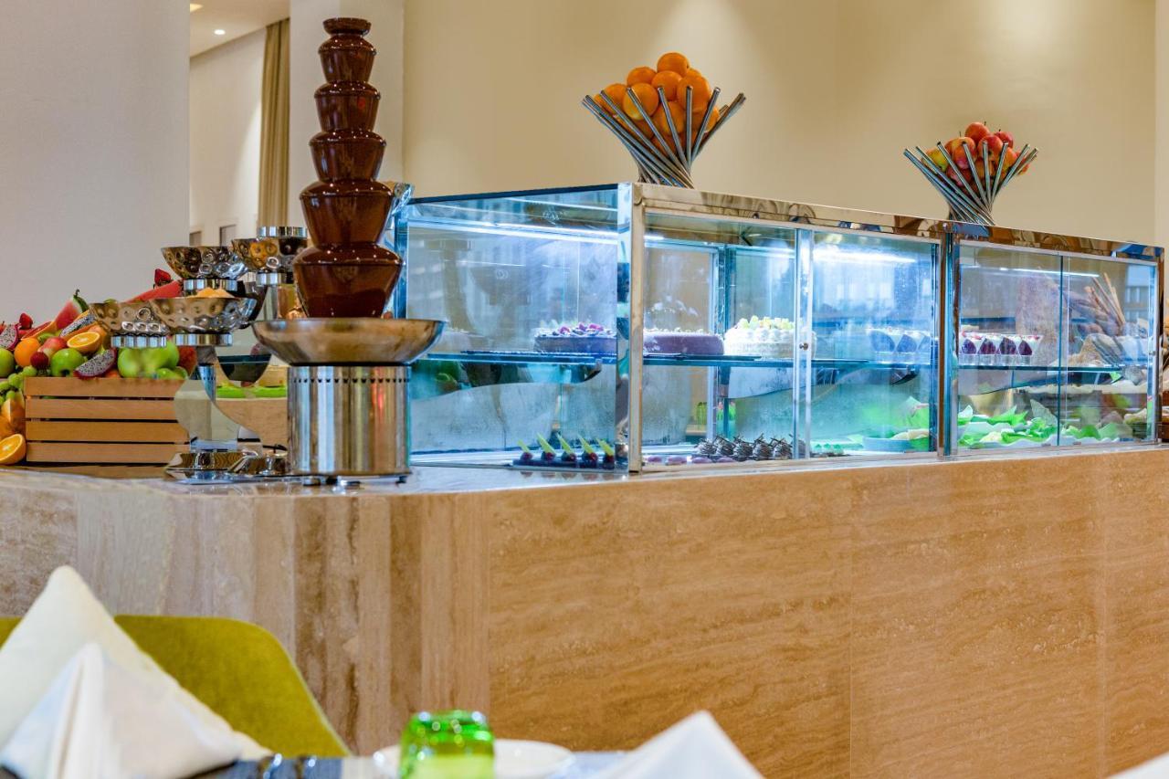 Dusitd2 Salwa Doha Hotel Exterior photo A display case at a buffet